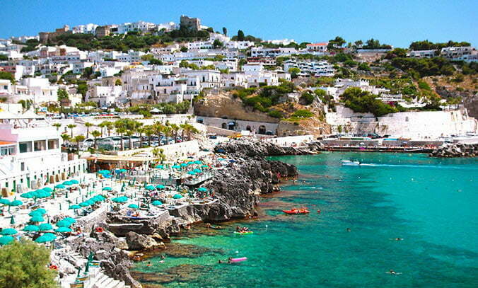 Il borgo di Castro visto dal mare